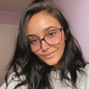 Meet your Posher, Alexia